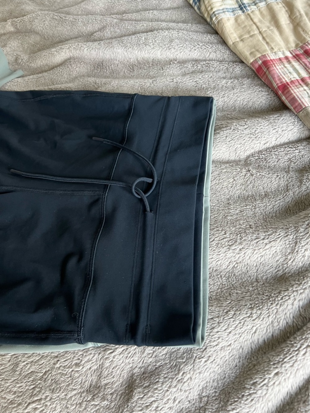 Vuori Women’s Sage Green Daily Legging Medium - Picture 4 of 4